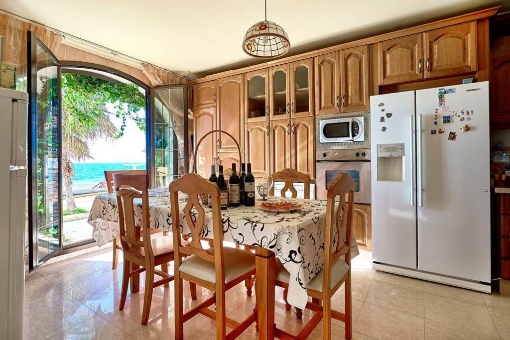 Вилла Casa De Sueno En La Playa Адра Экстерьер фото
