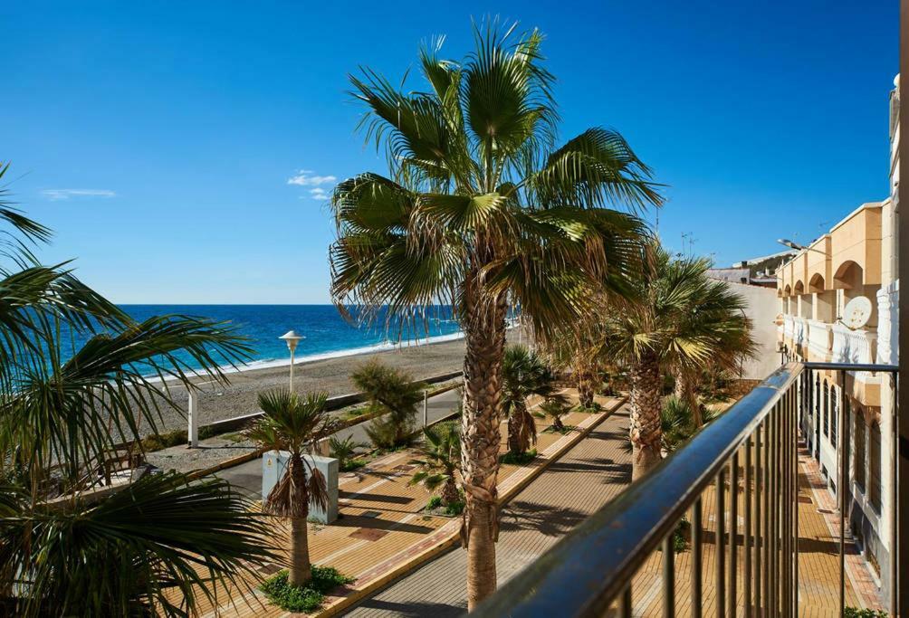 Вилла Casa De Sueno En La Playa Адра Экстерьер фото