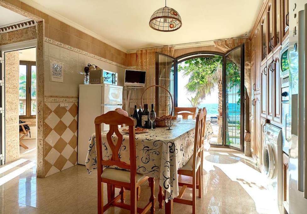 Вилла Casa De Sueno En La Playa Адра Экстерьер фото